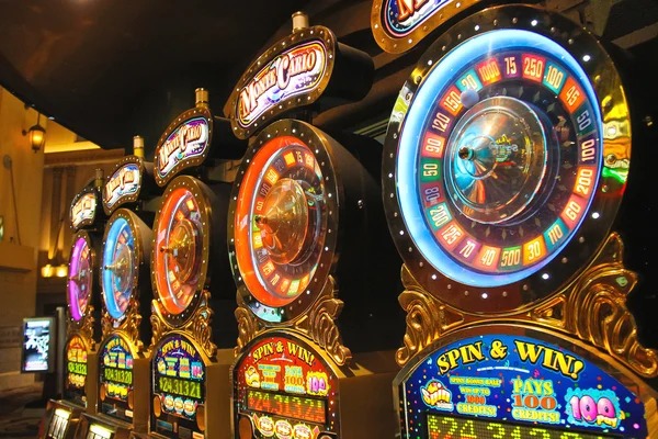 winslots8 app showing Liga 1 fixture calendar with game information and available live-dealer tables