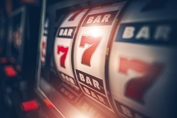 winslots8 app dashboard showing League of Legends esports odds and live blackjack table availability